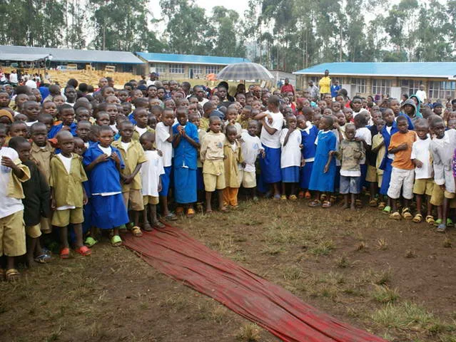 L’école de Nyanza lors de son inauguration